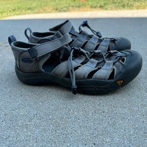 Keen Closed Toe Waterproof Sandals Adjustable Gray Size 6